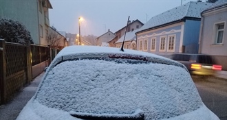 Zima udara žestoko: Evo kako bez sile, spreja i panike otvoriti zaleđenu bravu na automobilu
