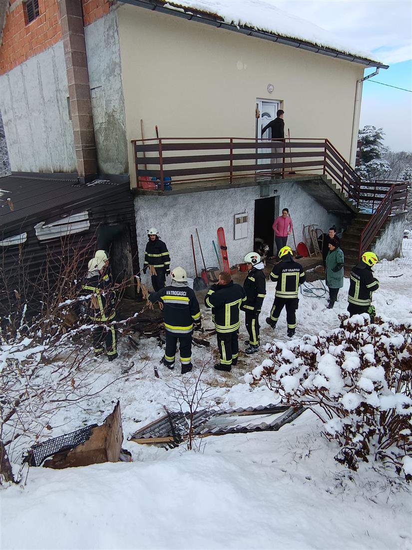 Ni u novoj godini nema odmora za vatrogasce – u mjestu Brdo Jesenjsko požar spremišta za drva i kotlovnice
