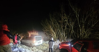 Četiri Hrvata kombijem zalutala na hercegovačku planinu pa zapeli u snijegu - izvukao ih GSS