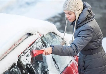 Svako jutro ista muka: evo kako najlakše očistiti auto od snijega i leda