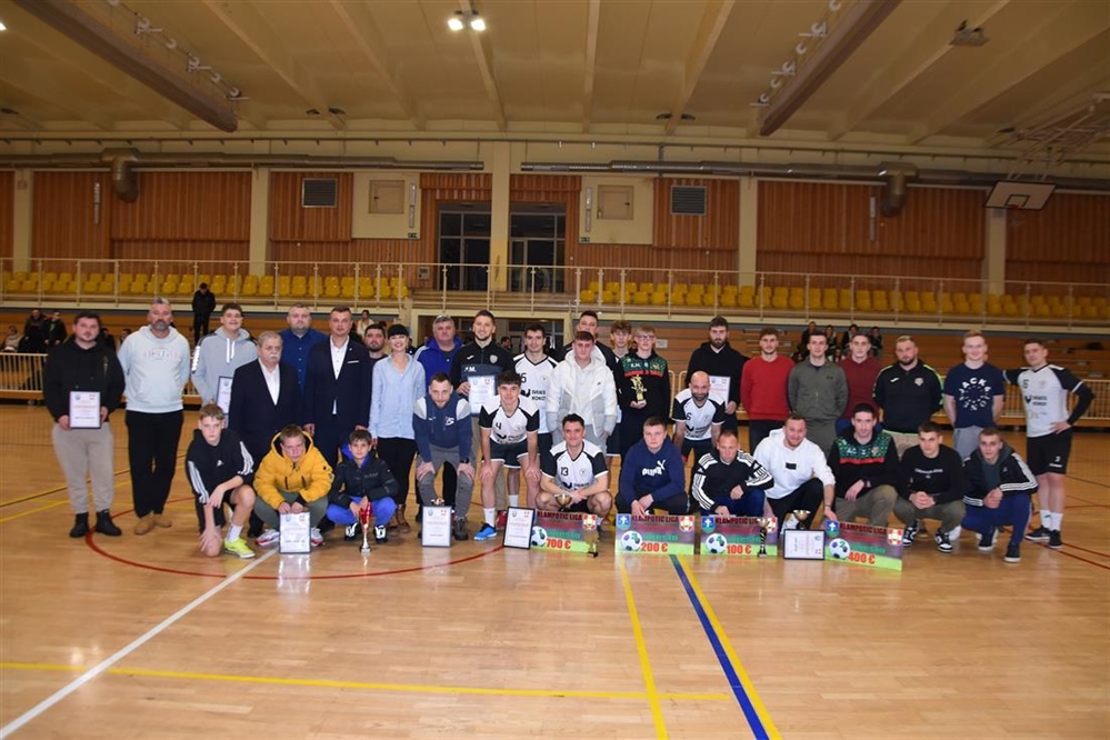 Klampotic liga uspješno privedena kraju - pehar u rukama ekipe 10X Cestica Svijeće Kokot