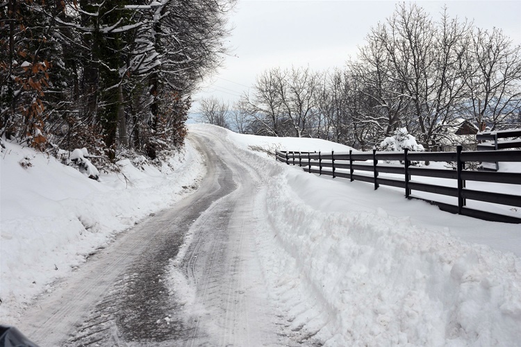 Hladno i oblačno u unutrašnjosti: stižu snijeg, susnježica i poledica