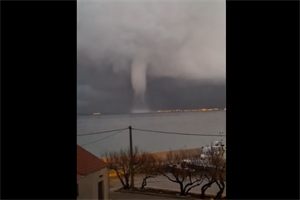 Nevjerojatan prizor nad Zadrom – tornadična pijavica kod obale