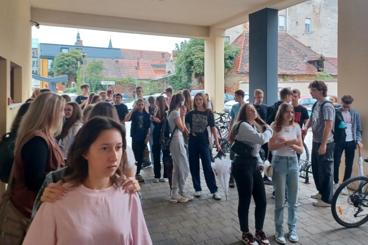 Alarm za roditelje: Prvi kontakt s kokainom već u 1. razredu srednje