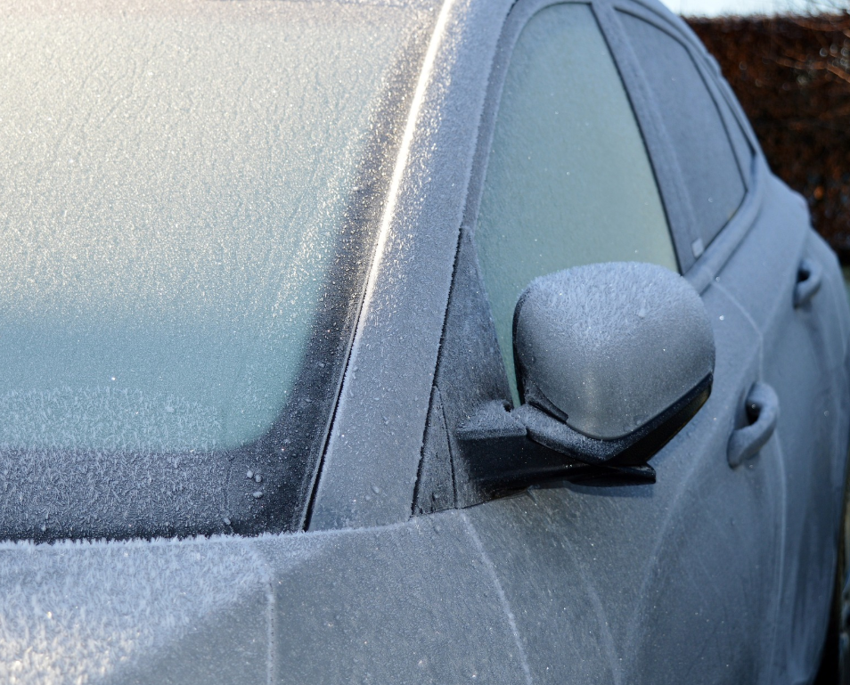 Nevjerojatno, ali djeluje: Jedna namirnica iz kuhinje sprječava led na autu