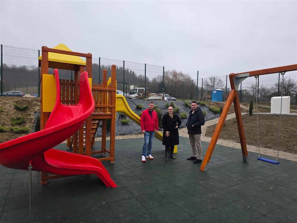 Završeno novo dječje igralište u Peršavesi: Sigurnije i kvalitetnije okruženje za djecu i obitelji