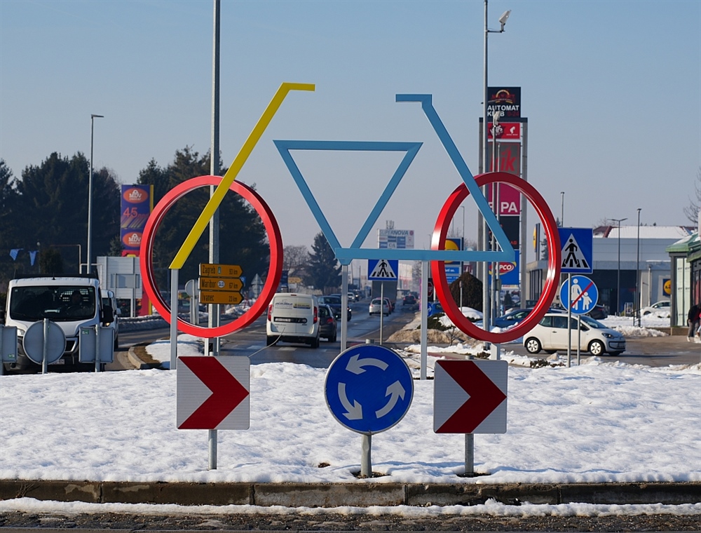 Nova atrakcija Varaždina: Moderna skulptura bicikla krasi rotor u Optujskoj