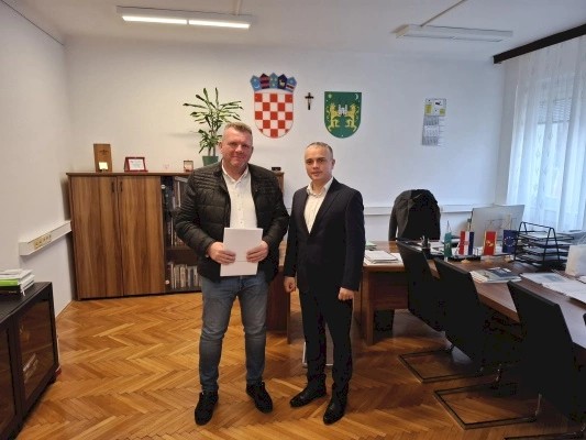 Gradonačelnik Pregrade potpisao ugovor s osobom protiv koje se vodi istraga i koja nije direktor, ni prokurist tvrtke!