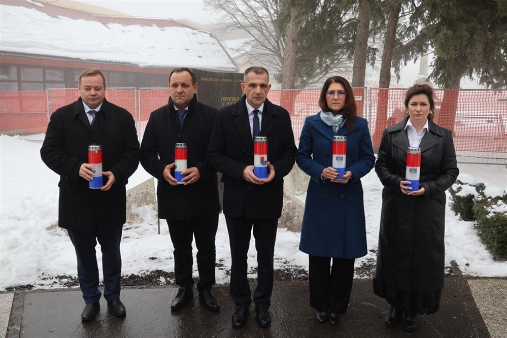 Na Dan međunarodnog priznanja RH, župan Posavec i gradonačelnica Cividini odali počast poginulim hrvatskim braniteljima