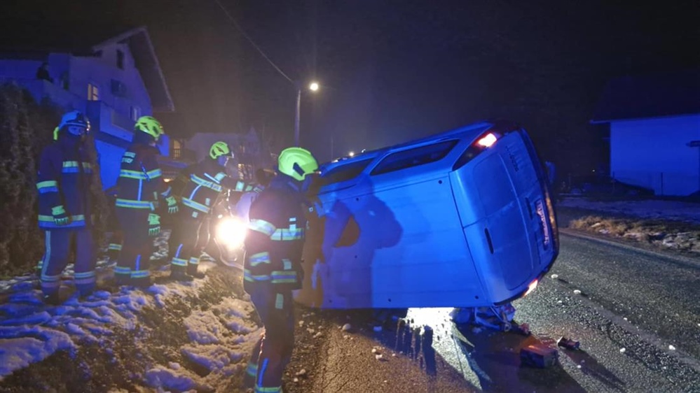 UVIJEK TU KAD TREBA POMOĆI: DVD Novi Marof u intervenciji kod slijetanja kombi vozila u Donjem Makojišću