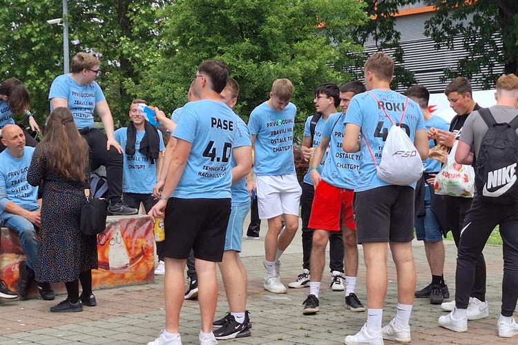 E-vape i nikotinske vrećice sve veći problem među školskom djecom