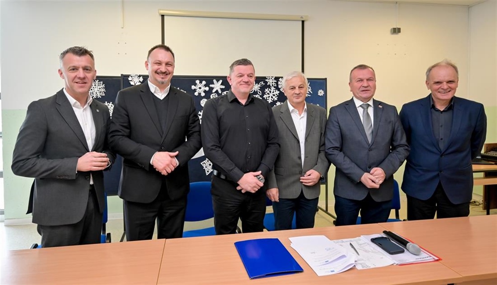 Nastavlja se snažan investicijski ciklus u obrazovanje: Potpisani ugovori za izgradnju sportskih dvorana u PŠ Črešnjevo i Remetinec