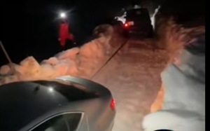 GSS spašavao Hrvate na planinskoj cesti - vjerovali navigaciji pa završili u snijegu