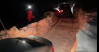 GSS spašavao Hrvate na planinskoj cesti - vjerovali navigaciji pa završili u snijegu