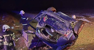 Stravična prometna nesreća - Izvlačili troje mladih iz potpuno uništenog automobila