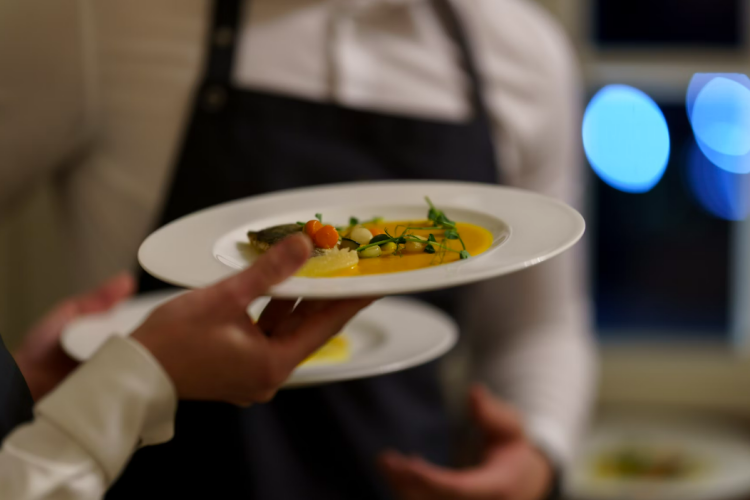 Večeru za dvoje najjeftiniju ima Kosovo, najskuplju Švicarska. Gdje je tu Hrvatska?