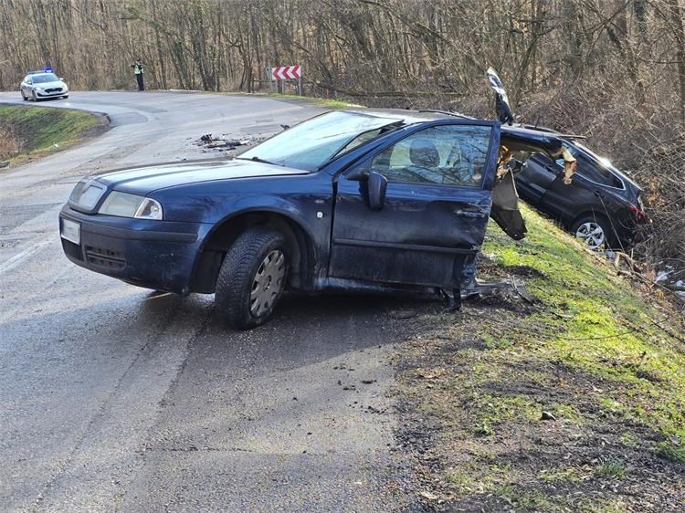 Strašna nesreća kod Privlake: Šest ozlijeđenih, dijete teško – auto se od siline udarca prepolovio