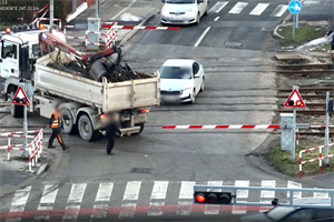 Varaždinac prošao kroz crveno i preko pružnog prijelaza dok su se spuštali polubranici