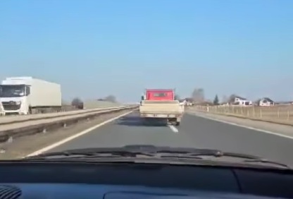 Snimka s autoceste šokirala vozače: “Kakav manijak, ne možemo ga stići“ – je li ovo normalno?