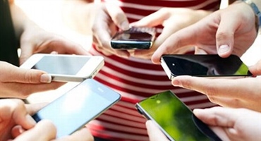 Nekada luksuz, a danas nužnost: Neki bez mobitela ne mogu ni na WC, u školu i posao – pretjerujemo li u nekim situacijama?