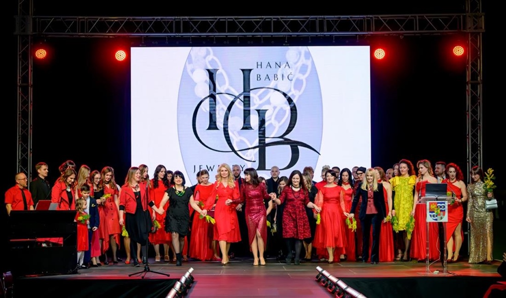 Varaždinci zajedno u javnozdravstvenoj akciji: crvenim i žutim haljinama protiv moždanog udara i raka vrata maternice