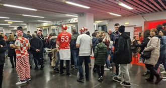 Rukometaše na aerodromu dočekali navijači, slavili su uz Thompsonove pjesme