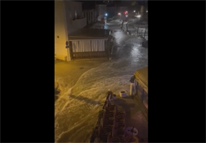 Orkansko jugo i iznimno visoka plima izazvali kaos u Dalmaciji