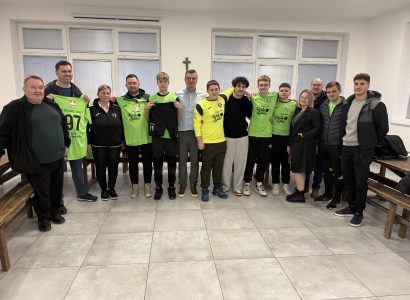 Općina Petrijanec: Mladi nogometaši Nogometnog centra Orač-Nova Ves dobili nove dresove uoči proljetne sezone