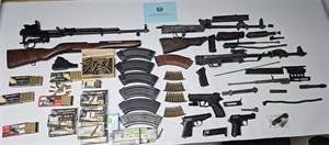 KAO DA IDE U RAT: Policija mu u kući našla cijeli arsenal opasnog oružja – sve imao ilegalno