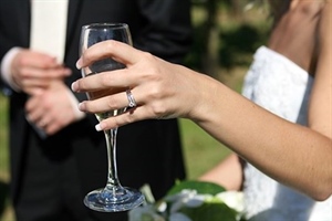 Hrvatica otkazala vjenčanje zbog momačke – razlog striptizete koje su osim plesa nudile i nešto više