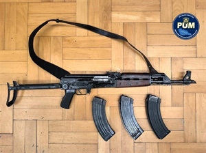 Zbog prijetnji smrću, preloška policija uhitila 24-godišnjaka – automatsku pušku zakopao u šumarak