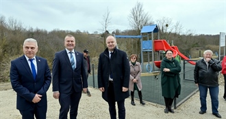 Novoizgrađeno dječje igralište u Kršćenovcu obišli ministar Šipić, župan Stričak i načelnik Žugčić