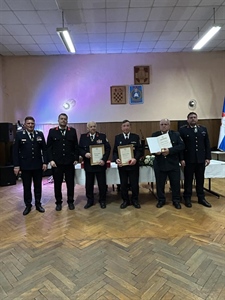 Ponos DVD-a Petrijanec - Mikac i Leskovar primili spomenicu za 70 godina rada u vatrogastvu