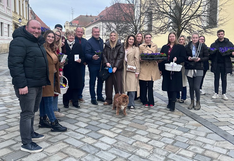 Mladež HDZ-a Varaždinske županije obilježila Valentinovo prigodnom akcijom - Gavrić: Toplina riječi i pažnje znači više nego što mislimo