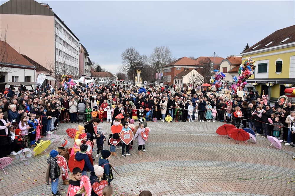 Ludbreg pod maskama: Pjesma, ples i vesela povorka na trgu