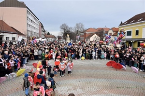 Ludbreg pod maskama: Pjesma, ples i vesela povorka na trgu