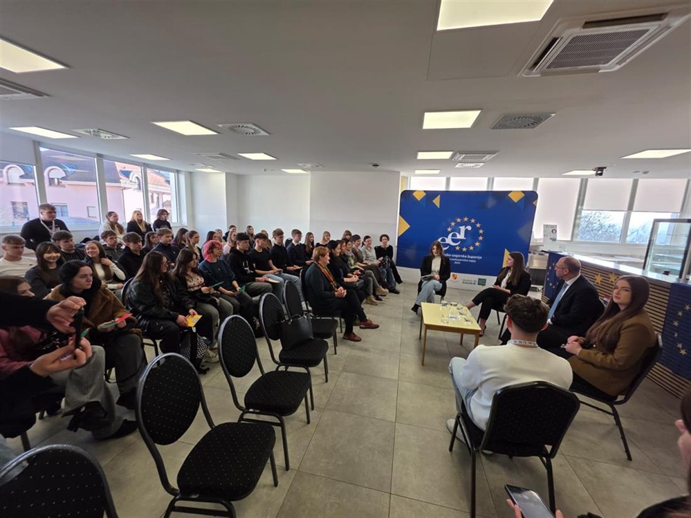 Učenici preuzeli riječ: Interaktivni panel sa Stierom u Srednjoj školi Zabok