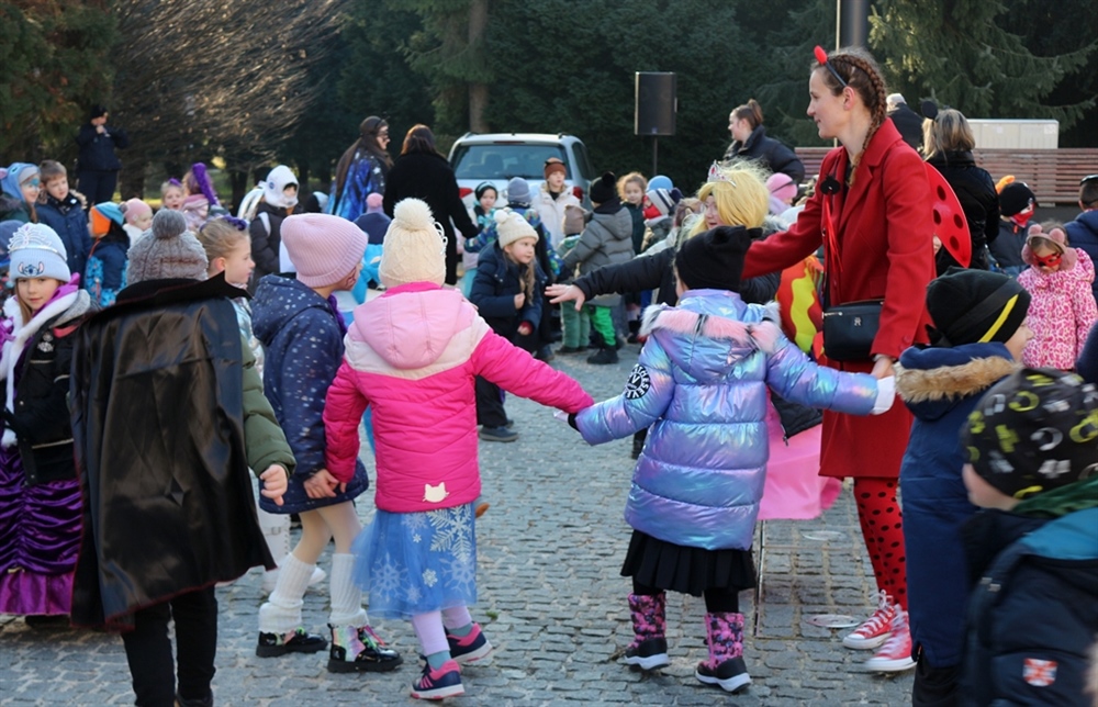 Varaždin: Dječje maškare uz pjesmu i ples uljepšale ulice grada i Europski trg