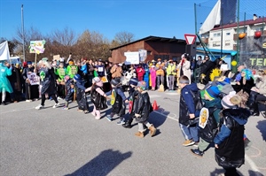 Maškare preuzele vlast u Budinščini – šarenilo i veselje maski donijelo radost mještanima