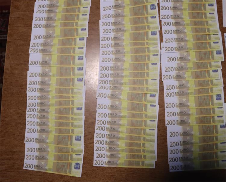 Dvojica muškaraca uhvaćena s većom količinom krivotvorenog novca – pritvoreni su