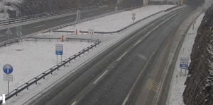 Zimski uvjeti na cestama na sjeveru Hrvatske, Lici i Gorskom kotaru – nema pravca do Rijeke za kamione s prikolicama