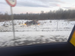 Auto na krovu kod naplatne postaje Mokrice u Oroslavju
