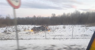 Auto na krovu kod naplatne postaje Mokrice u Oroslavju