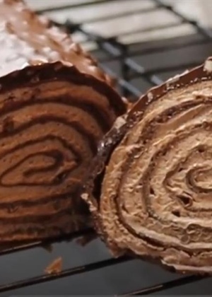 Brza čokoladna rolada od palačinki: Savršen desert za nedjeljno popodne