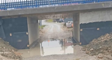 Nakon snijega i kiše – podvožnjak u Pristavi Krapinskoj pod vodom, prolaz do željezničke stanice potpuno onemogućen