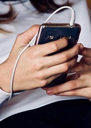 Mislila je da ima savršen brak, poruka na mobitelu srušila joj je sve – saznala je da je muž vara s prijateljicom