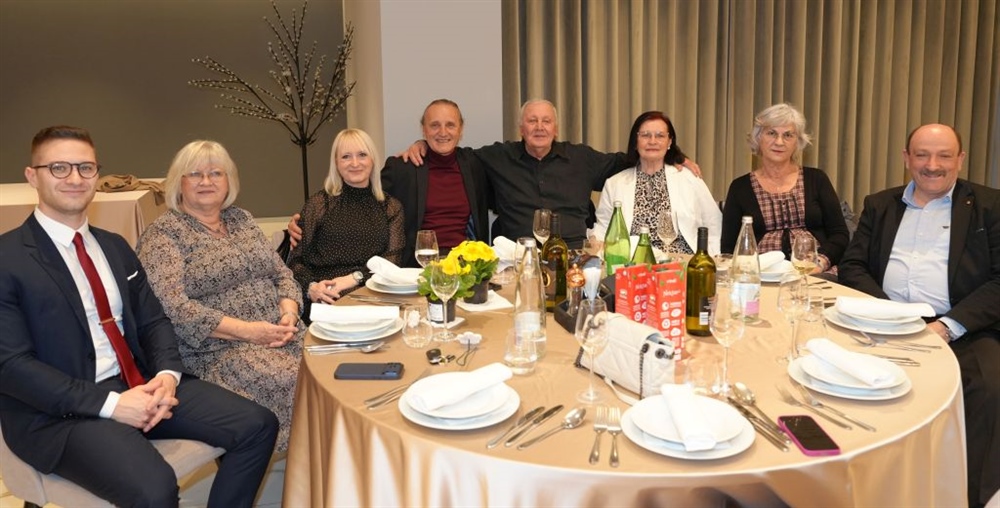 Udruga umirovljenika Varaždina proslavila Međunarodni dan žena uz glazbu, ples i cvijeće