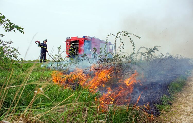 Vatrogasci upozoravaju: Ne spaljujte biljni otpad i raslinje na otvorenom – možete izazvati velike požare i dobiti visoke kazne
