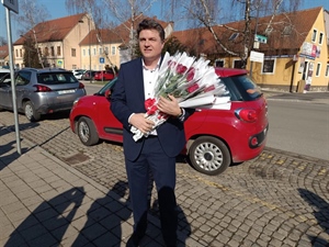 Uoči Dana žena u Varaždinu darivali ruže sudionicama u prometu