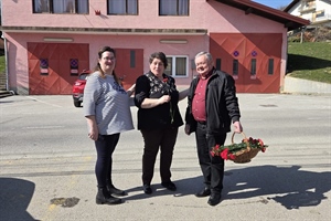 Lijepa gesta u Budinščini: načelnik Jagić  cvijećem razveselio mještanke za Dan žena